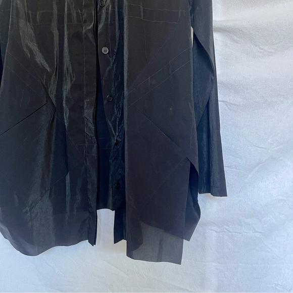 MARITHÉ + FRANÇOIS GIRBAUD IRIDESCENT BLACK SILK OVERSIZED BUTTON UP - Picture 4 of 5